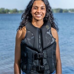 Hyperlite | Women’s Black Camouflage Wakeboarding Ultralite Life Vest | M | NWT